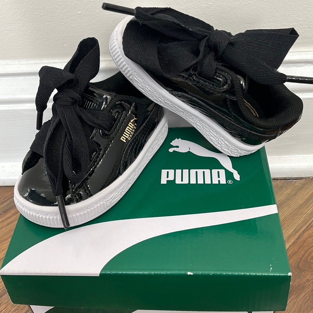 🖤NEW🖤Puma Patent Leather BasketHeart Sneakers with addt'l pink bow